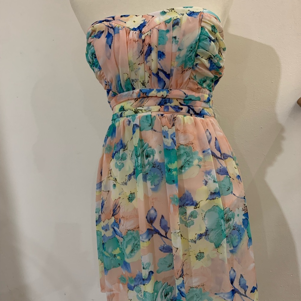 ๐๐New Pretty Strapless Floral Dress ๐๐ - Picture 2 of 9